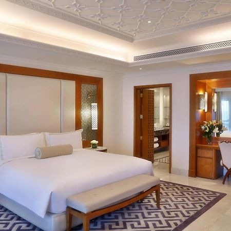 Al Bustan Palace, A Ritz-Carlton Hotel Маскат Екстер'єр фото A bedroom at the Taj Mahal Palace