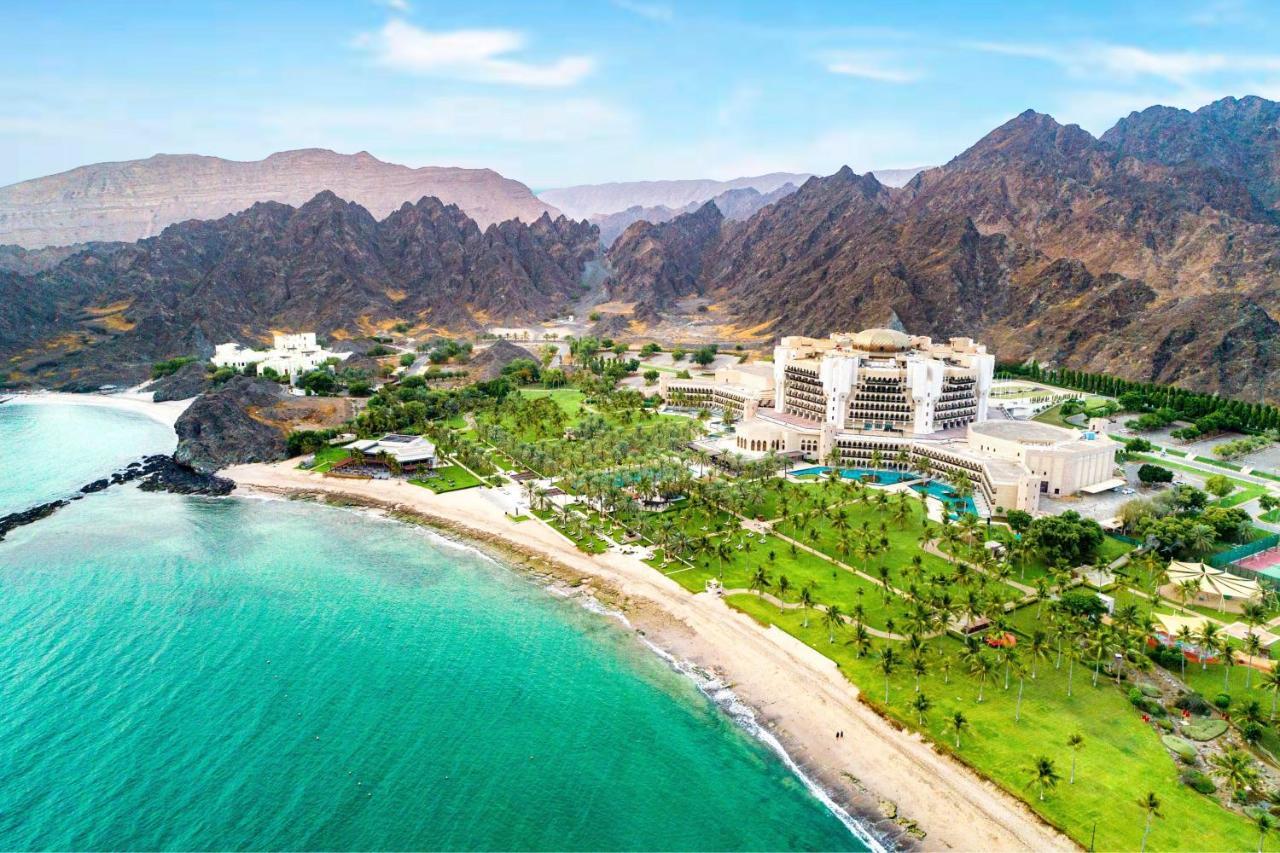 Al Bustan Palace, A Ritz-Carlton Hotel Маскат Екстер'єр фото The Oberoi Beach, Muscat
