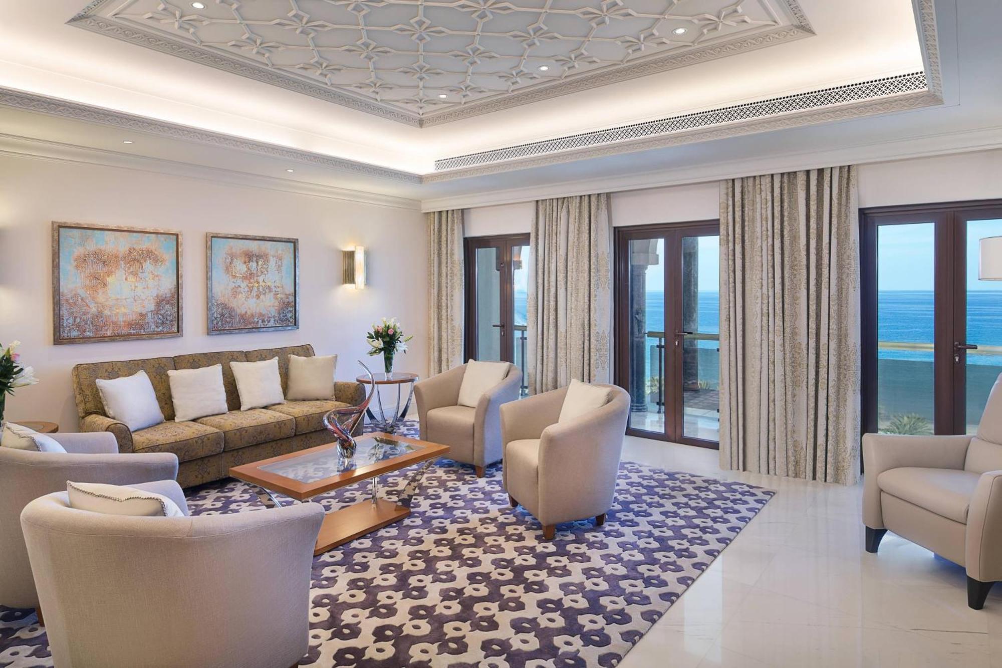 Al Bustan Palace, A Ritz-Carlton Hotel Маскат Екстер'єр фото A living room at the Ritz-Carlton, DIFC