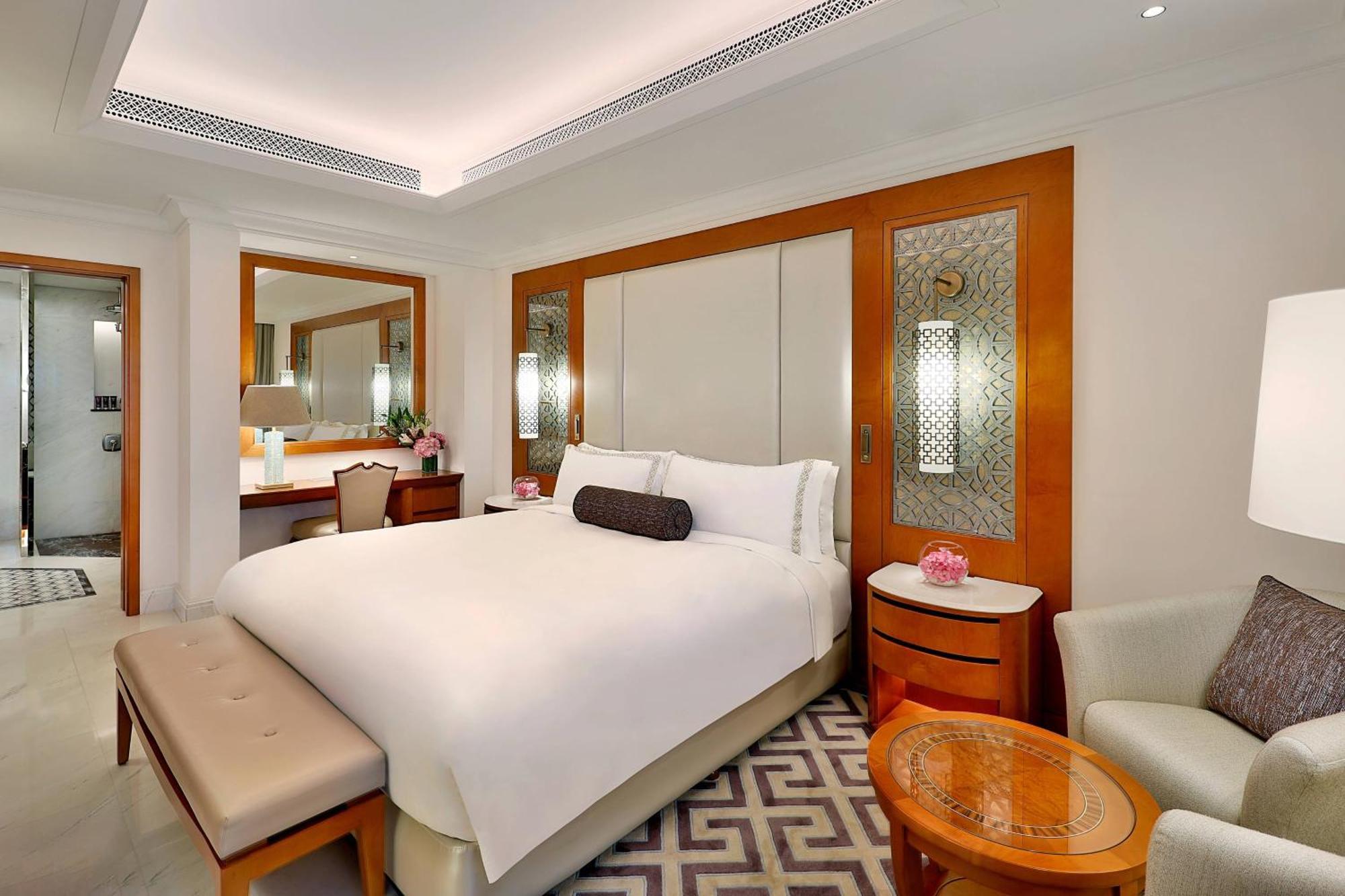 Al Bustan Palace, A Ritz-Carlton Hotel Маскат Екстер'єр фото A room at the Taj Mahal Palace