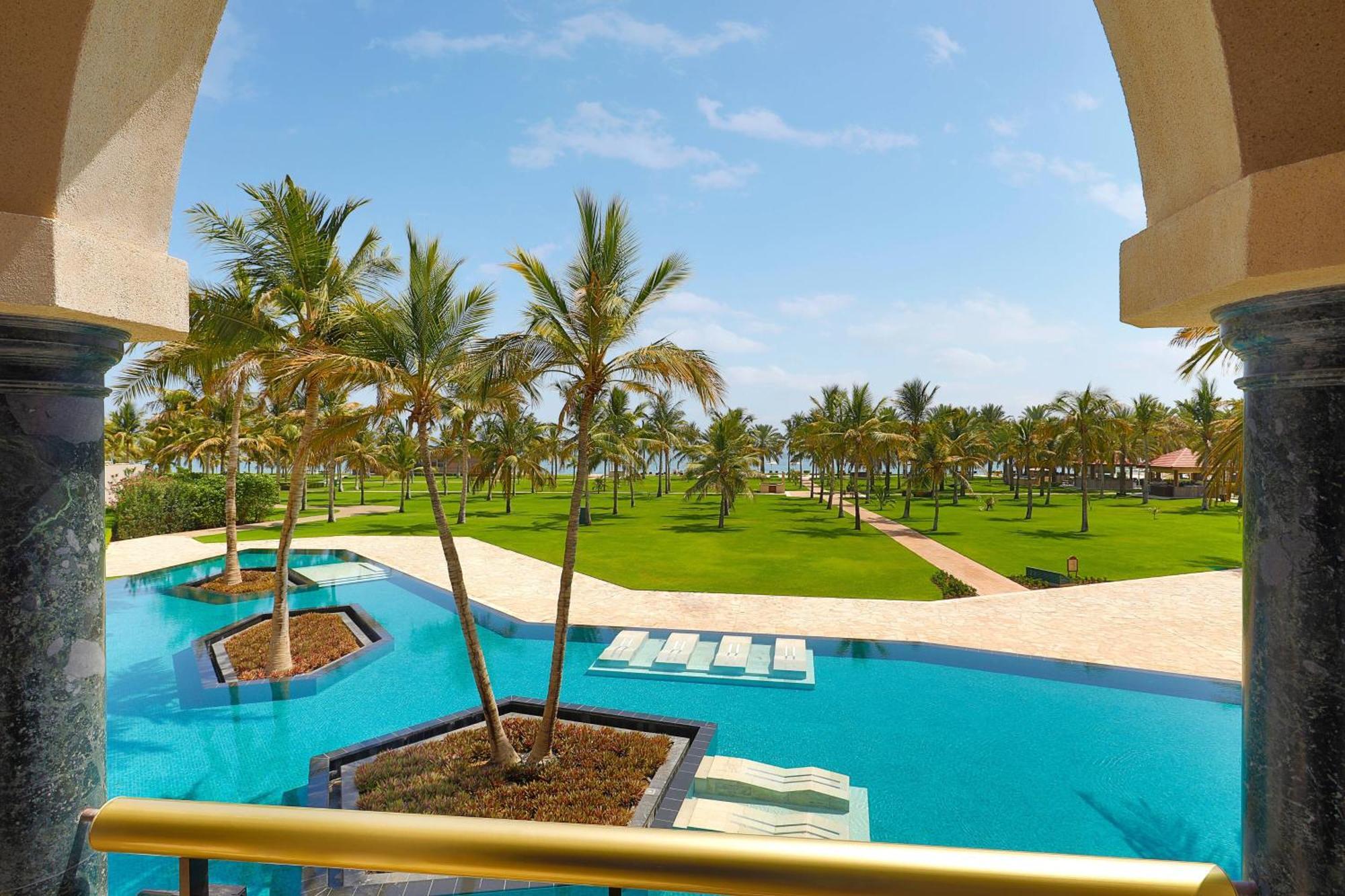 Al Bustan Palace, A Ritz-Carlton Hotel Маскат Екстер'єр фото The pool at the resort