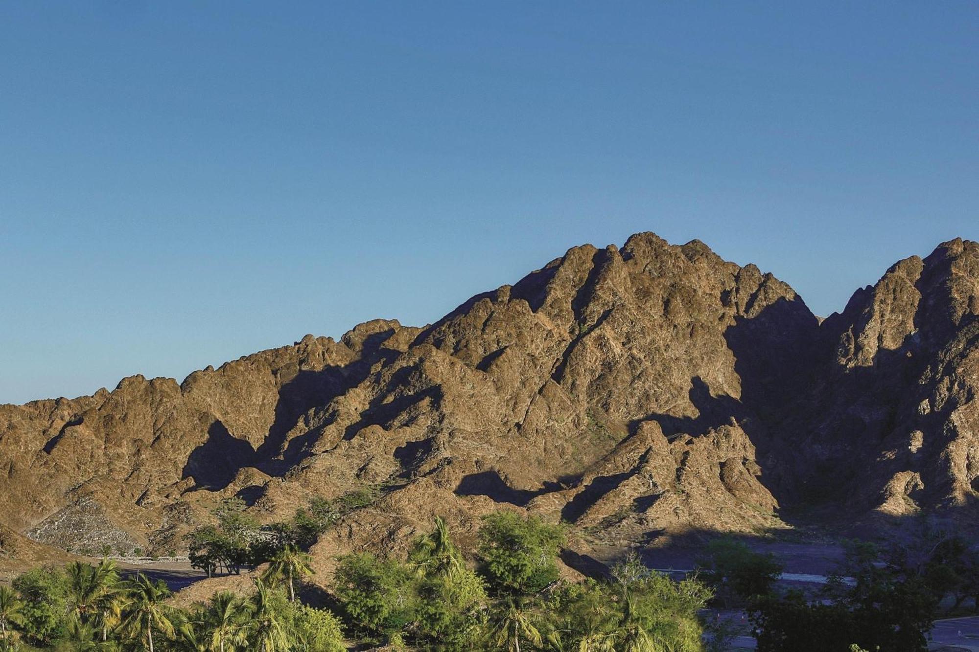 Al Bustan Palace, A Ritz-Carlton Hotel Маскат Екстер'єр фото The Superstition Mountains
