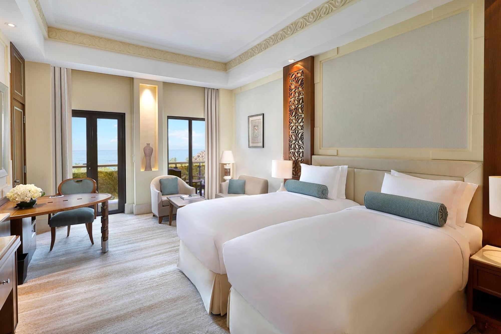 Al Bustan Palace, A Ritz-Carlton Hotel Маскат Екстер'єр фото Deluxe Room