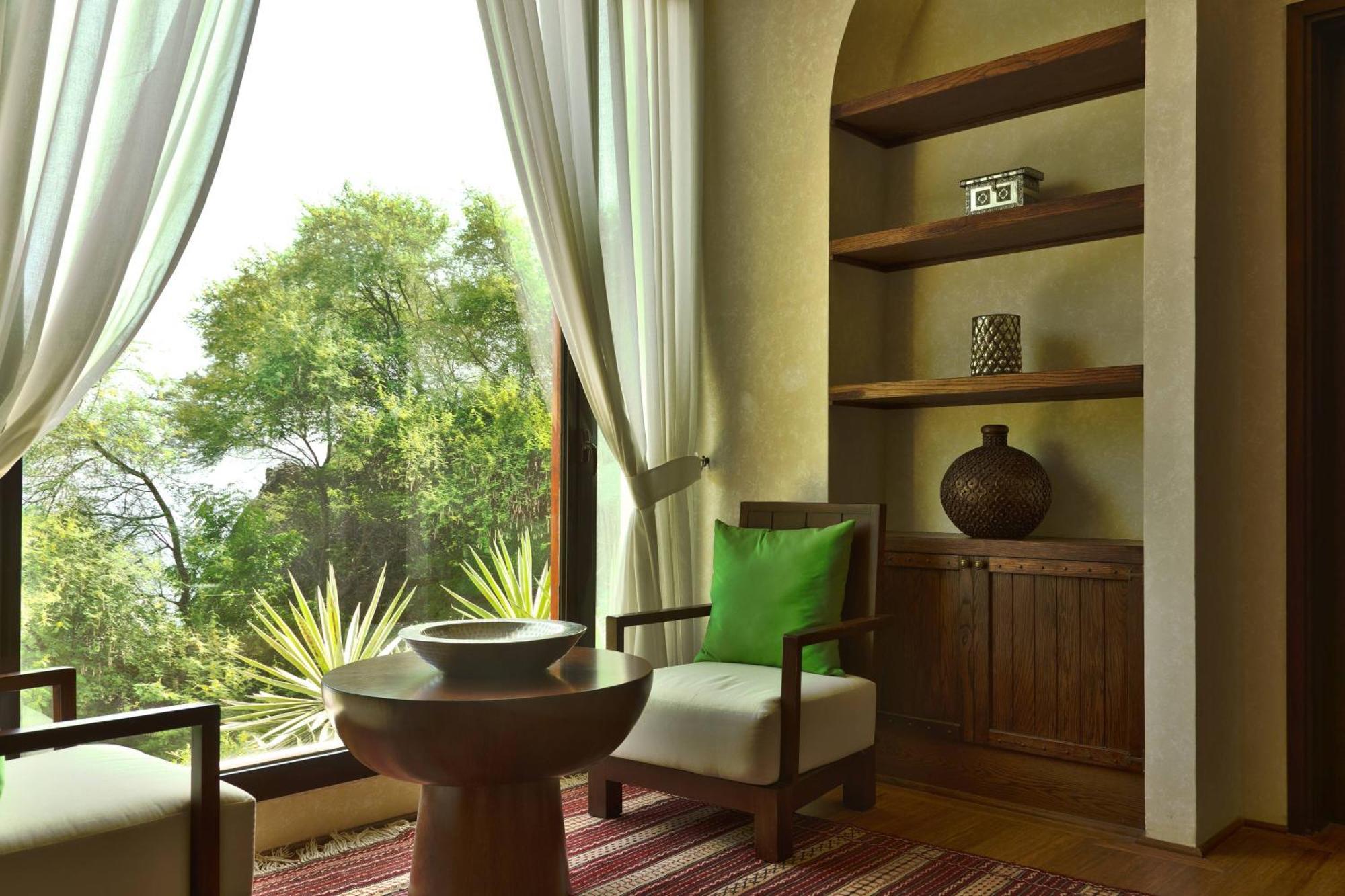 Al Bustan Palace, A Ritz-Carlton Hotel Маскат Екстер'єр фото A room designed in Maya
