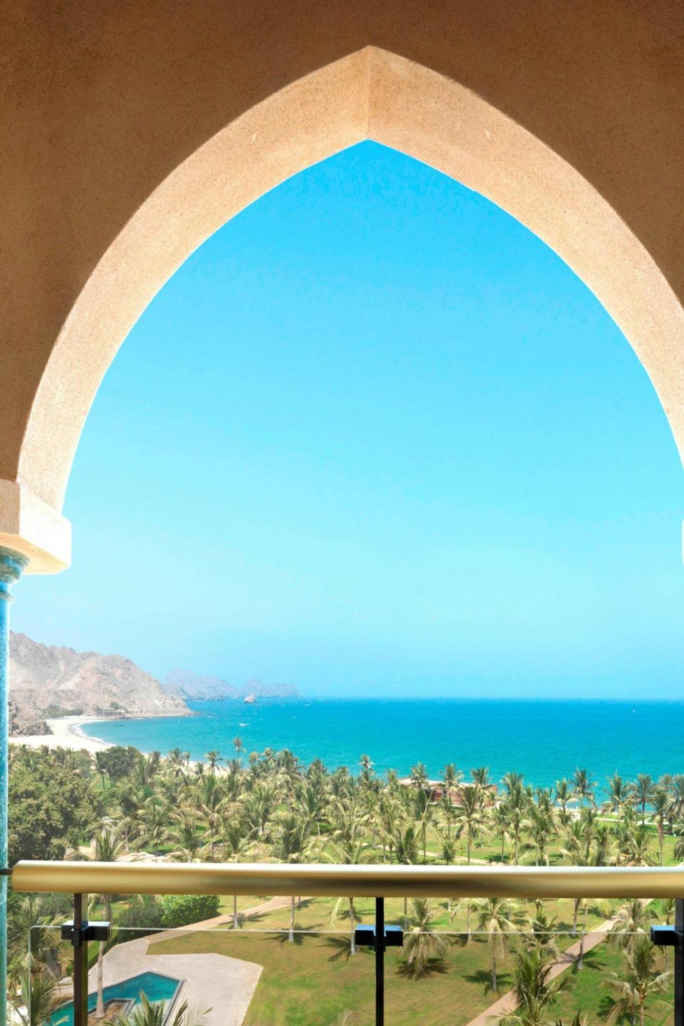 Al Bustan Palace, A Ritz-Carlton Hotel Маскат Екстер'єр фото View of the sea from the hotel